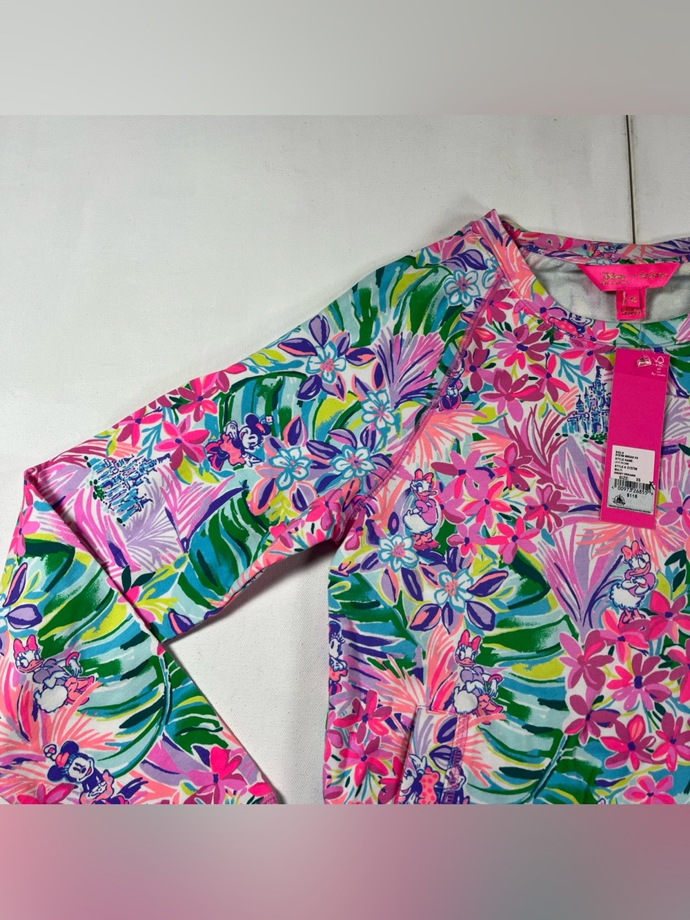Disney x Lilly Pulitzer Beach Comber Pullover Sweatshirt Minnie Castle Size XS - Picture 5 of 15